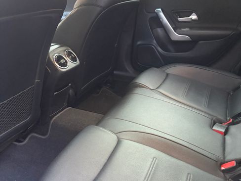 Used 2020 Mercedes-Benz CLA 250 image 9