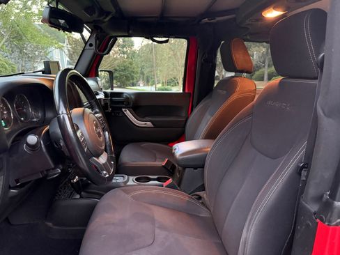 Used 2013 Jeep Wrangler Rubicon w/ PWR Convenience Group image 8