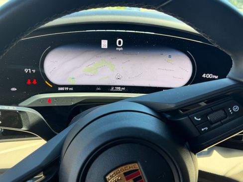 Used 2022 Porsche Taycan RWD image 10