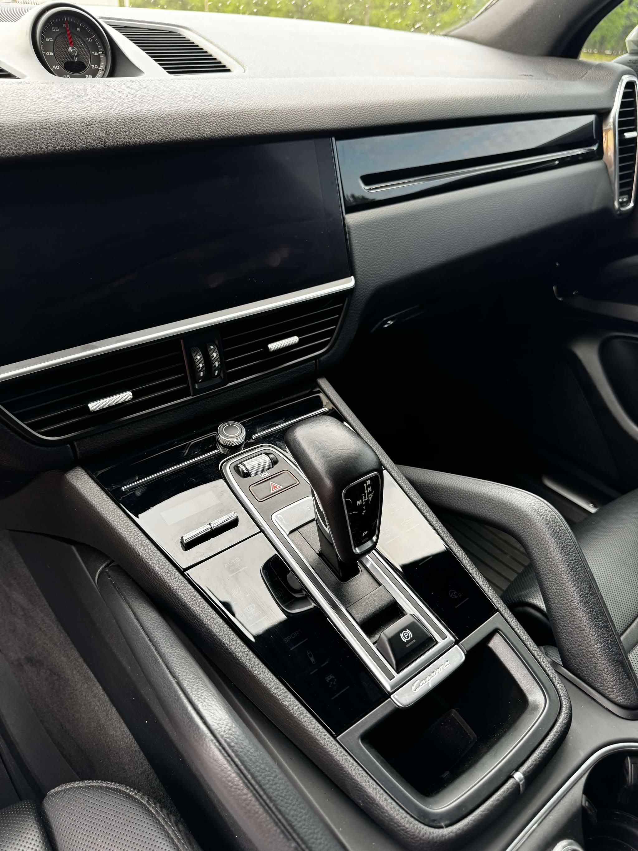 Used 2022 Porsche Cayenne S Platinum AWD/4WD image 9