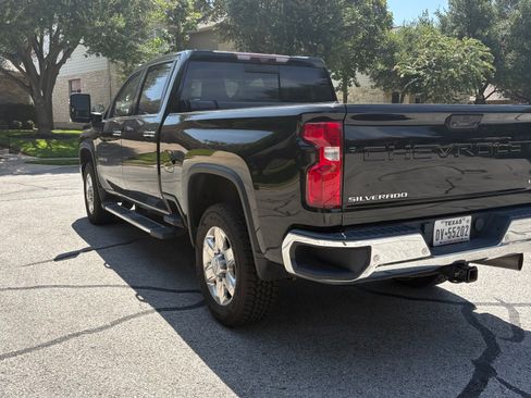 Used 2020 Chevrolet Silverado 2500 LTZ w/ LTZ Premium Package AWD/4WD image 12