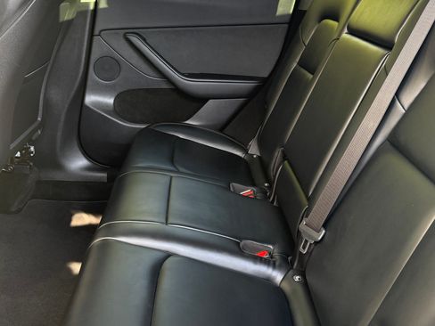 Used 2022 Tesla Model Y Long Range image 11