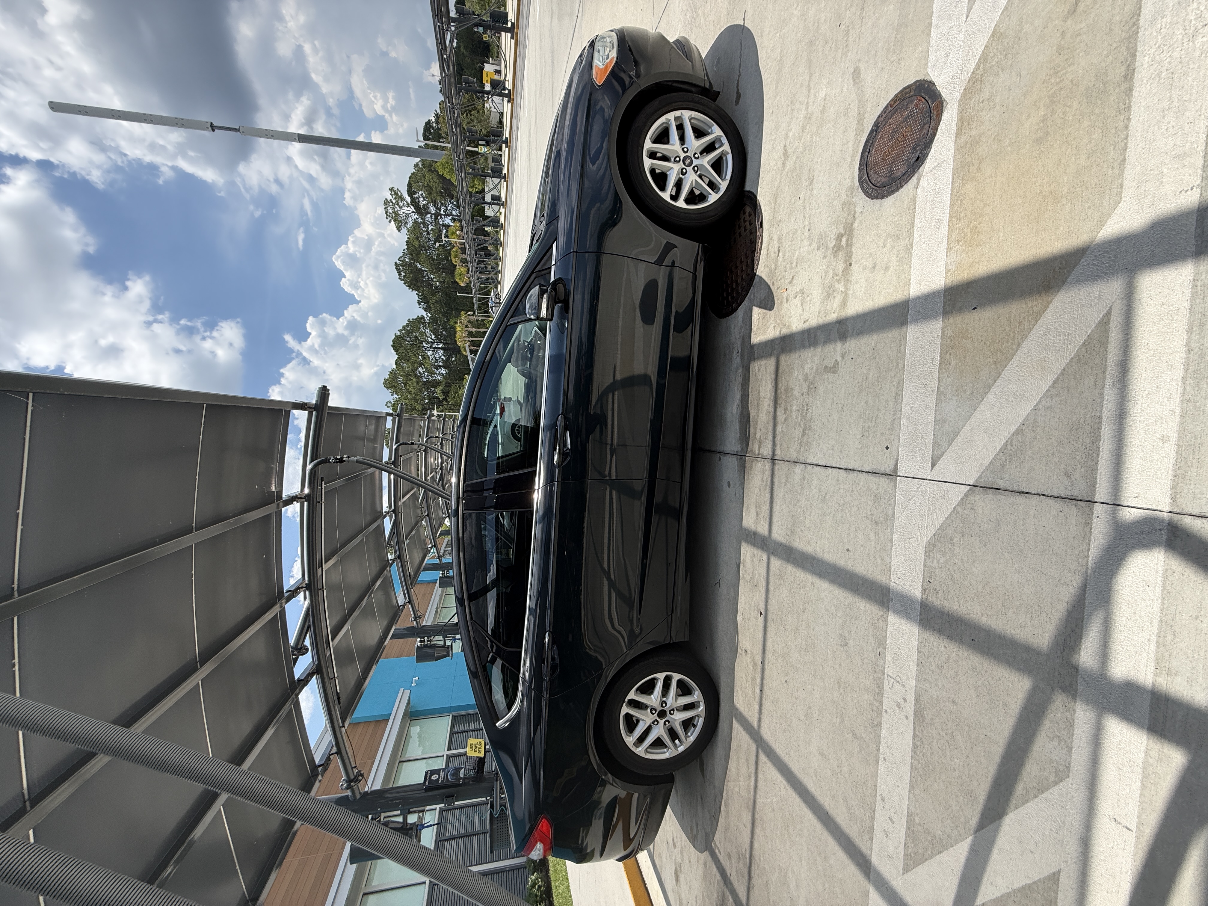 Used 2014 Ford Fusion SE FWD image 2