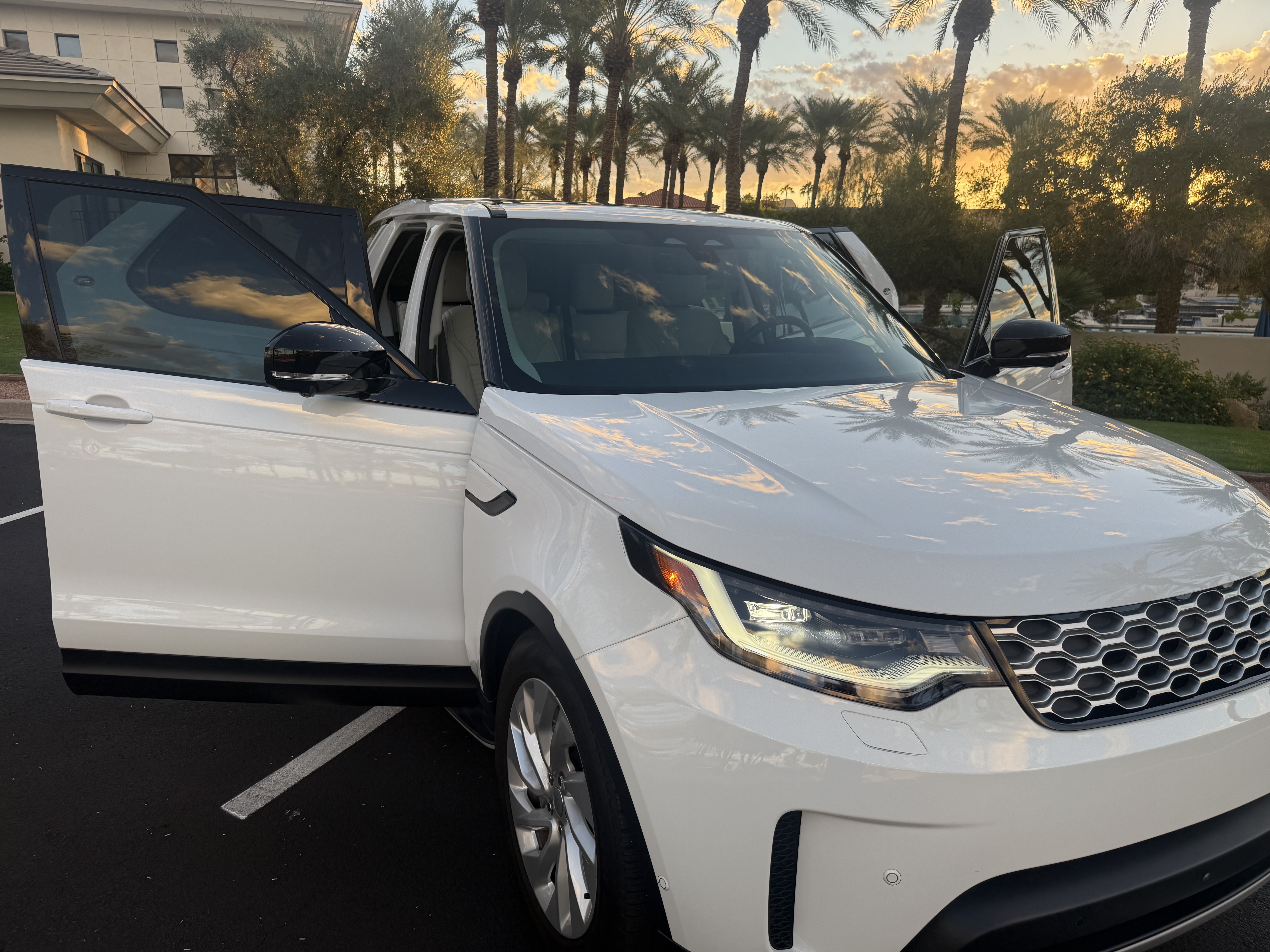 Used 2025 Land Rover Discovery S AWD/4WD image 9