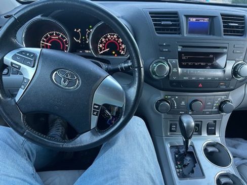 Used 2011 Toyota Highlander SE image 11