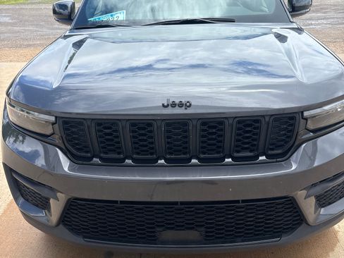 Used 2023 Jeep Grand Cherokee Altitude AWD/4WD image 1