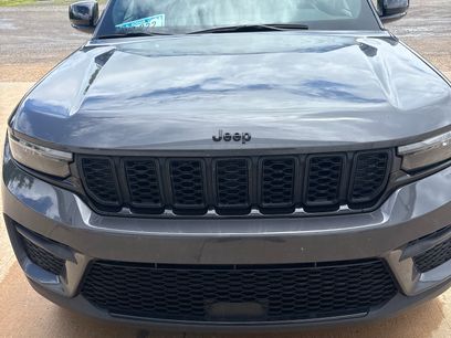 Used 2023 Jeep Grand Cherokee Altitude