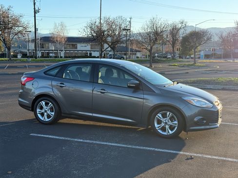 Used 2014 Ford Focus SE image 9
