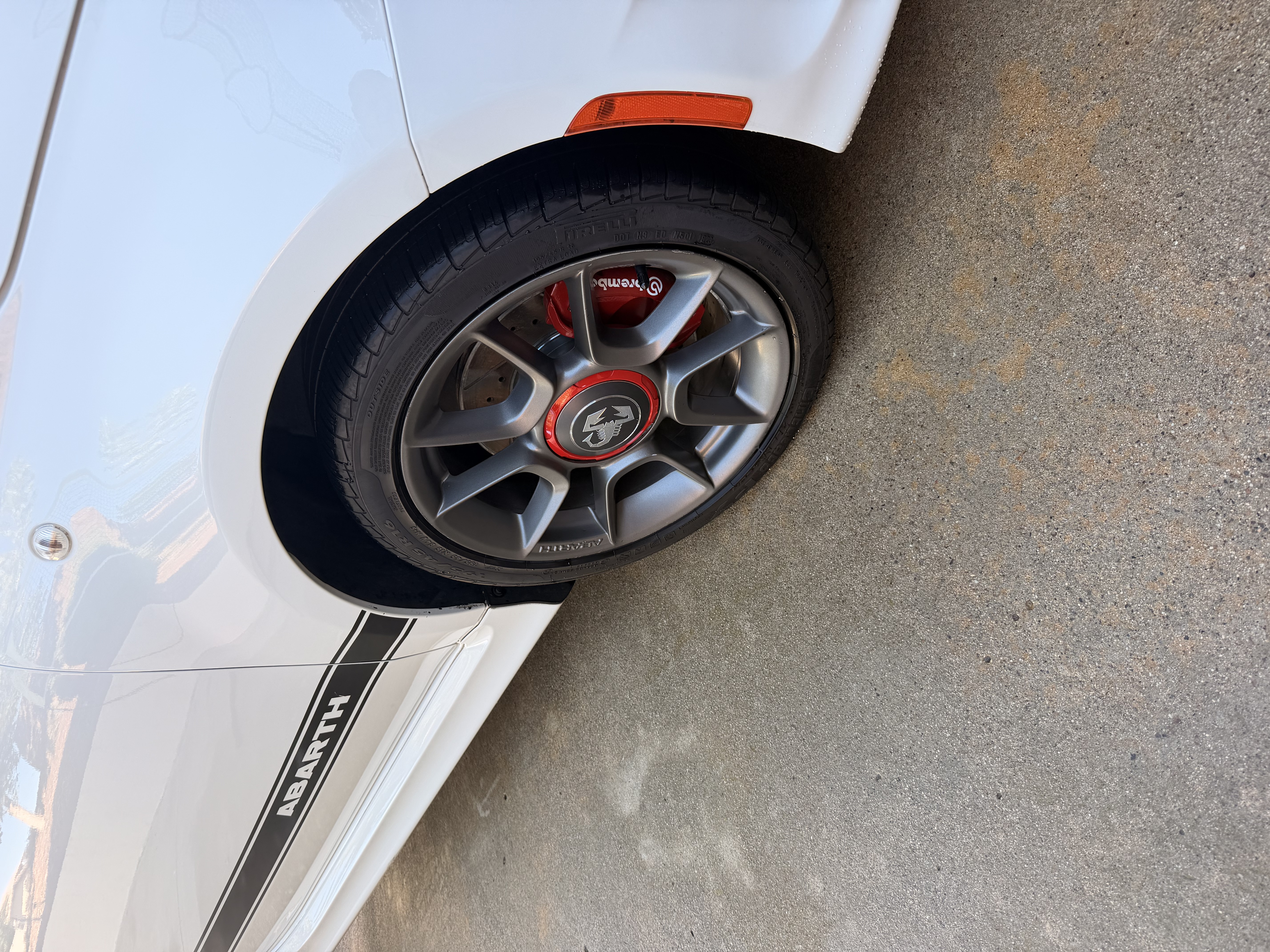 Used 2013 FIAT 500 Abarth w/ Beats Audio Pkg FWD image 9