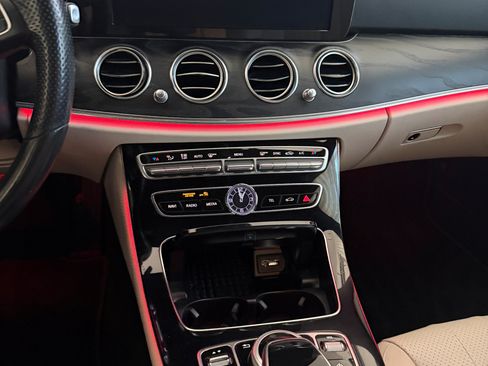 Used 2017 Mercedes-Benz E 400 4MATIC Wagon image 4