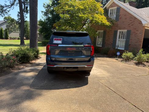 Used 2025 GMC Yukon Elevation RWD image 13