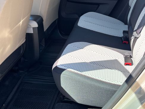 Used 2011 Chevrolet Equinox LS image 9