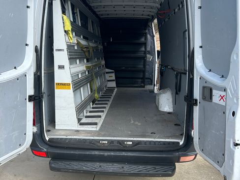 Used 2014 Mercedes-Benz Sprinter 2500 image 9