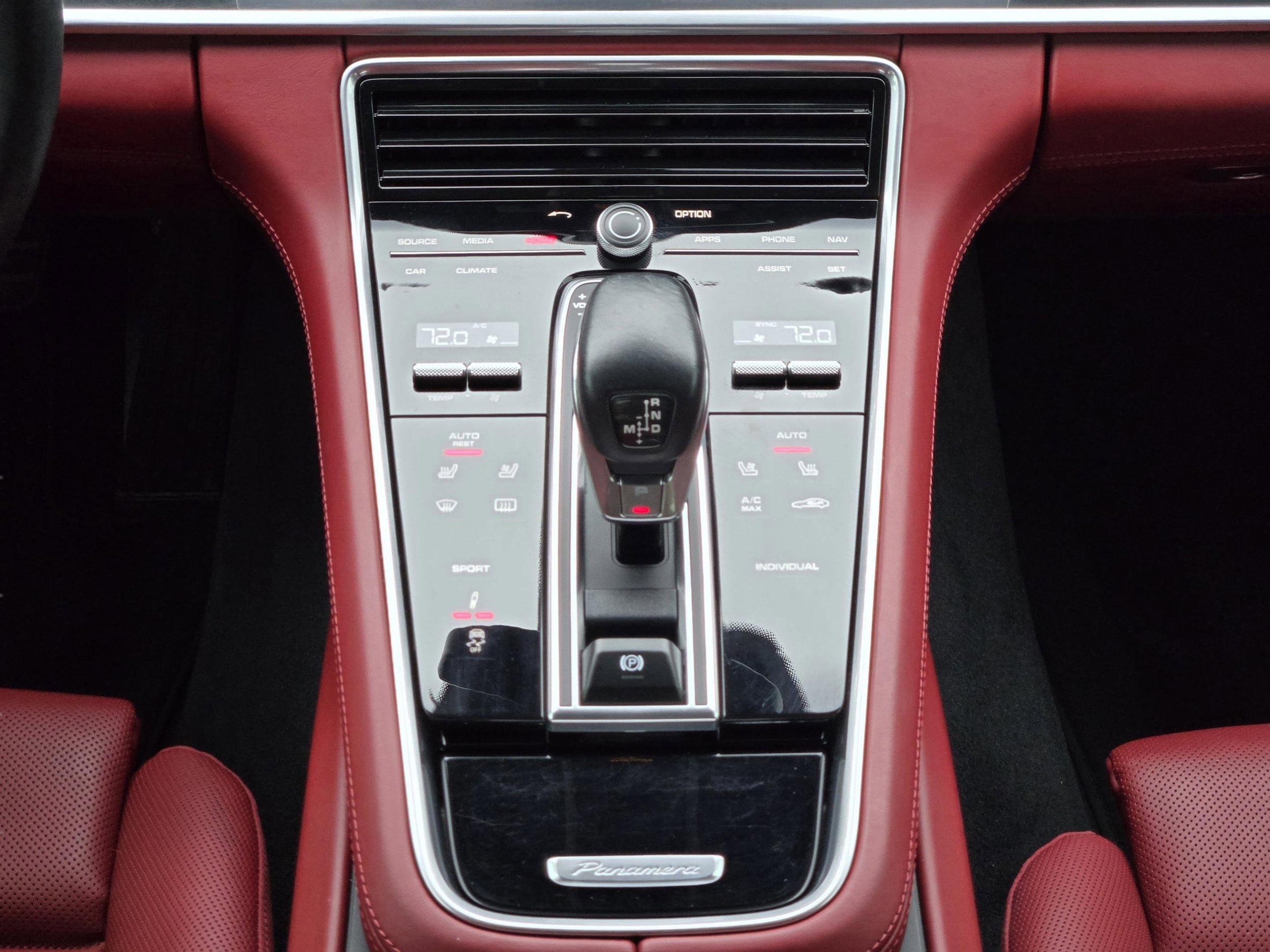 Used 2018 Porsche Panamera image 18