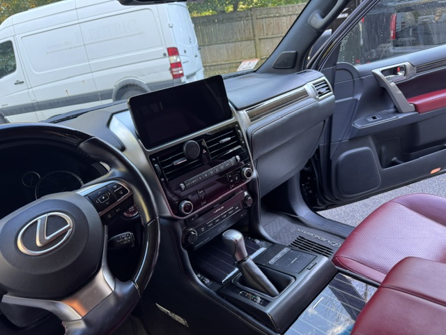 Used 2022 Lexus GX 460 Luxury w/ Sport Design Package AWD/4WD image 15