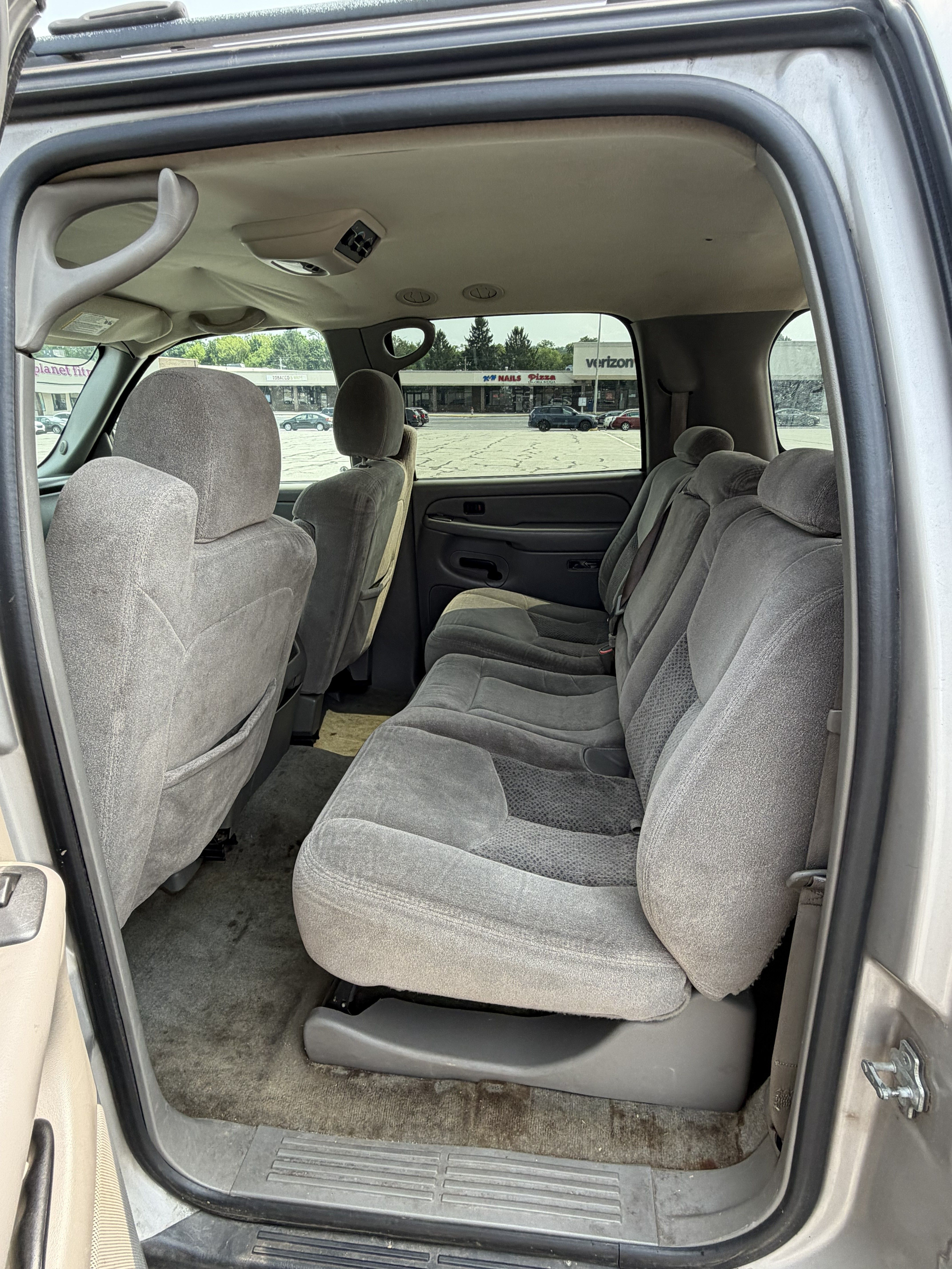 Used 2004 Chevrolet Suburban LS w/ Preferred Equipment Group AWD/4WD image 13