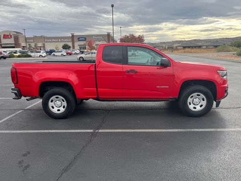 Used 2017 Chevrolet Colorado W/T image 2