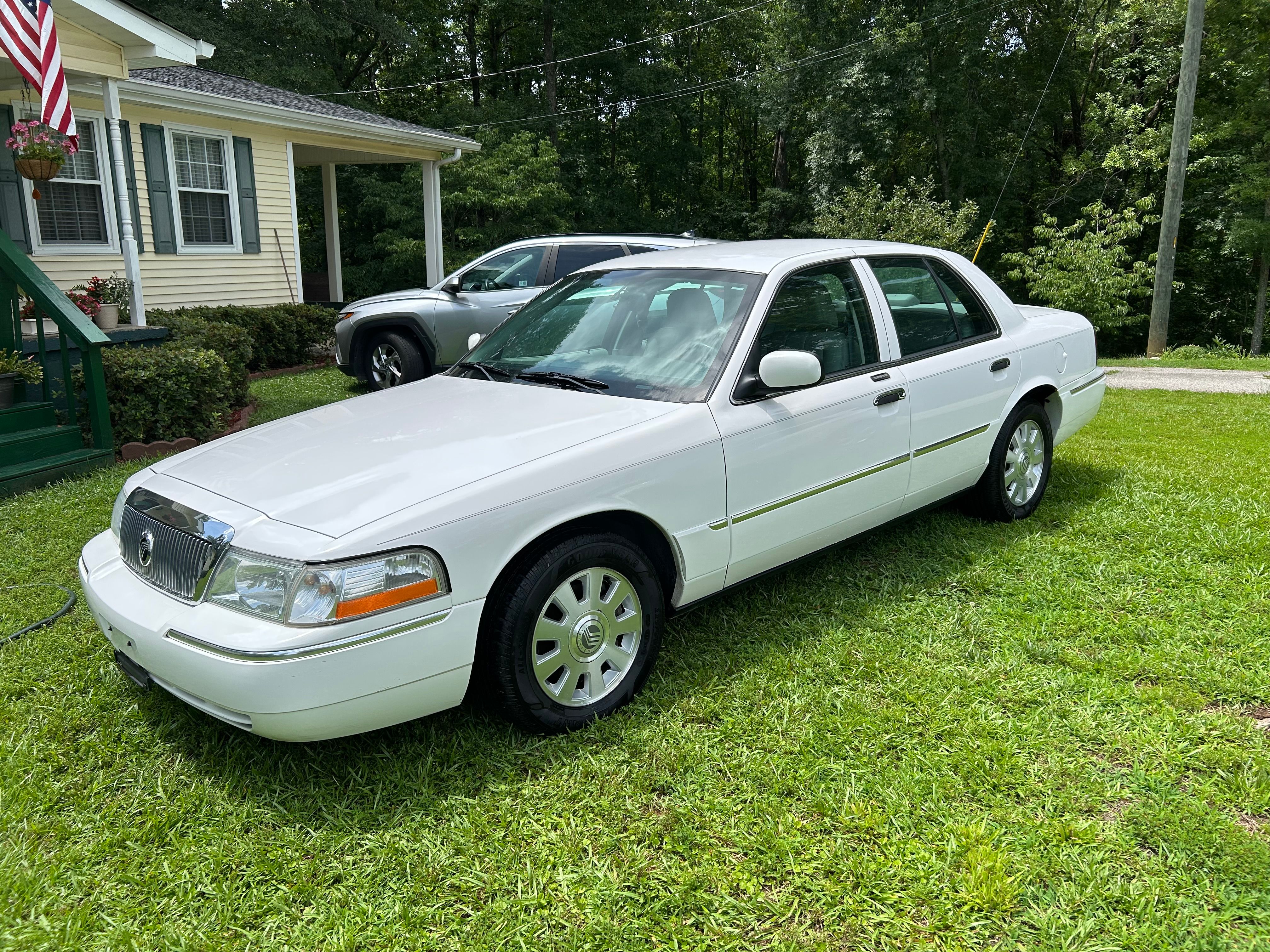 Used 2004 Mercury Grand Marquis LS RWD image 2