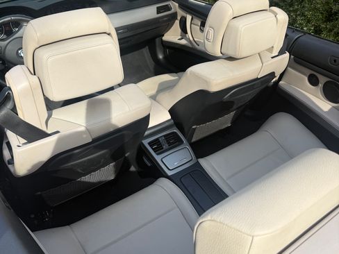 Used 2011 BMW 335i Convertible image 9