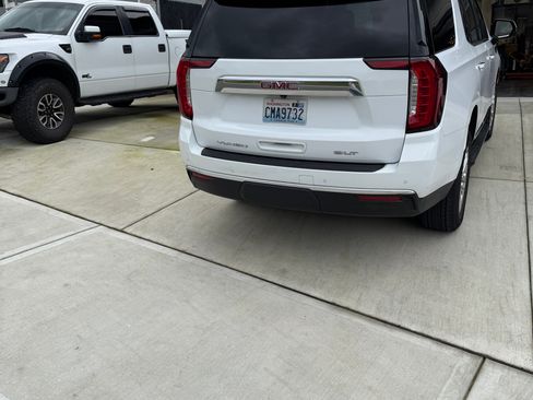 Used 2024 GMC Yukon SLT w/ SLT Premium Package image 5