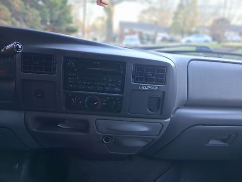 Used 2000 Ford Excursion XLT image 1