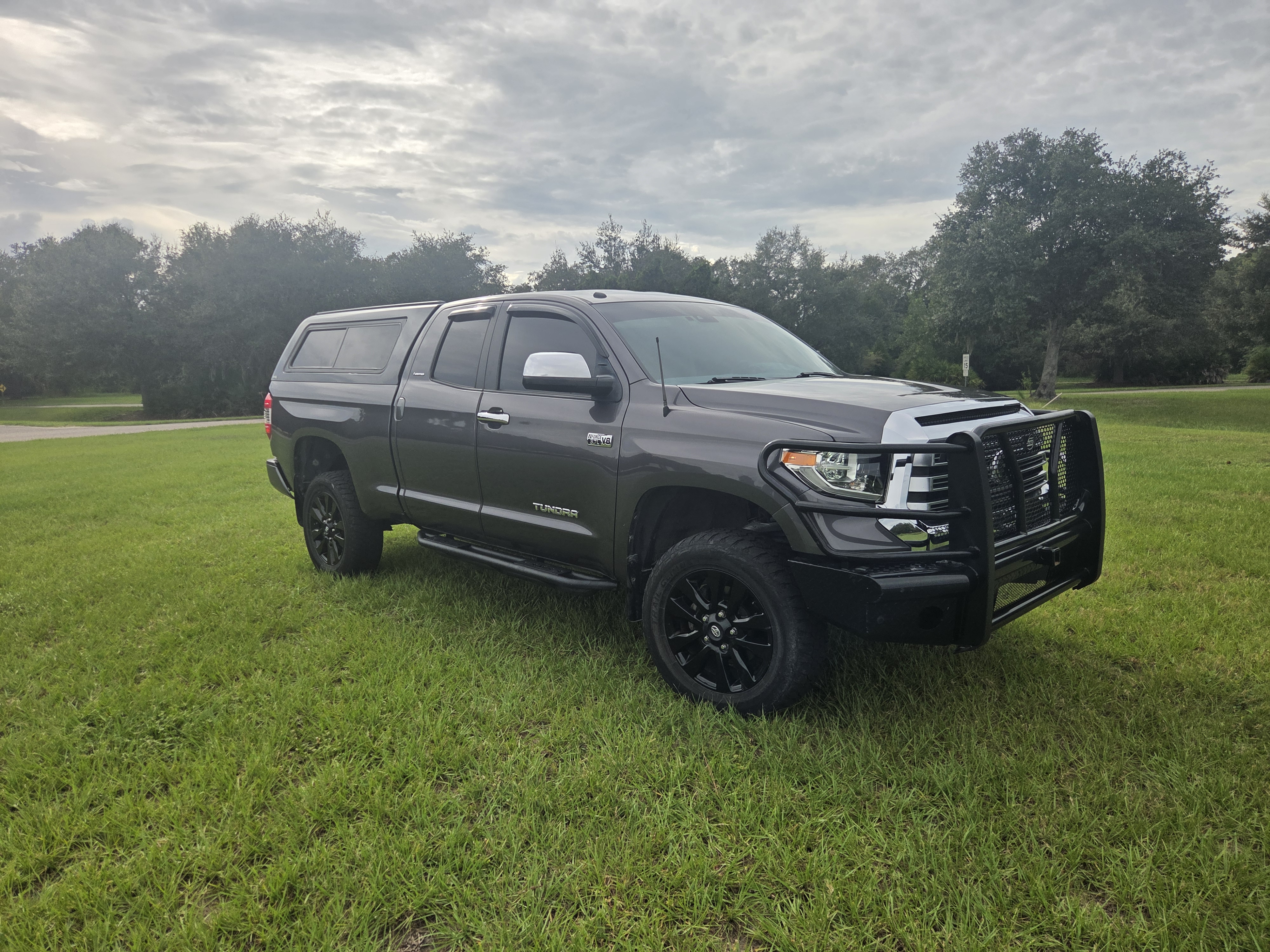 Used 2018 Toyota Tundra Limited w/ Limited Premium Package AWD/4WD image 12