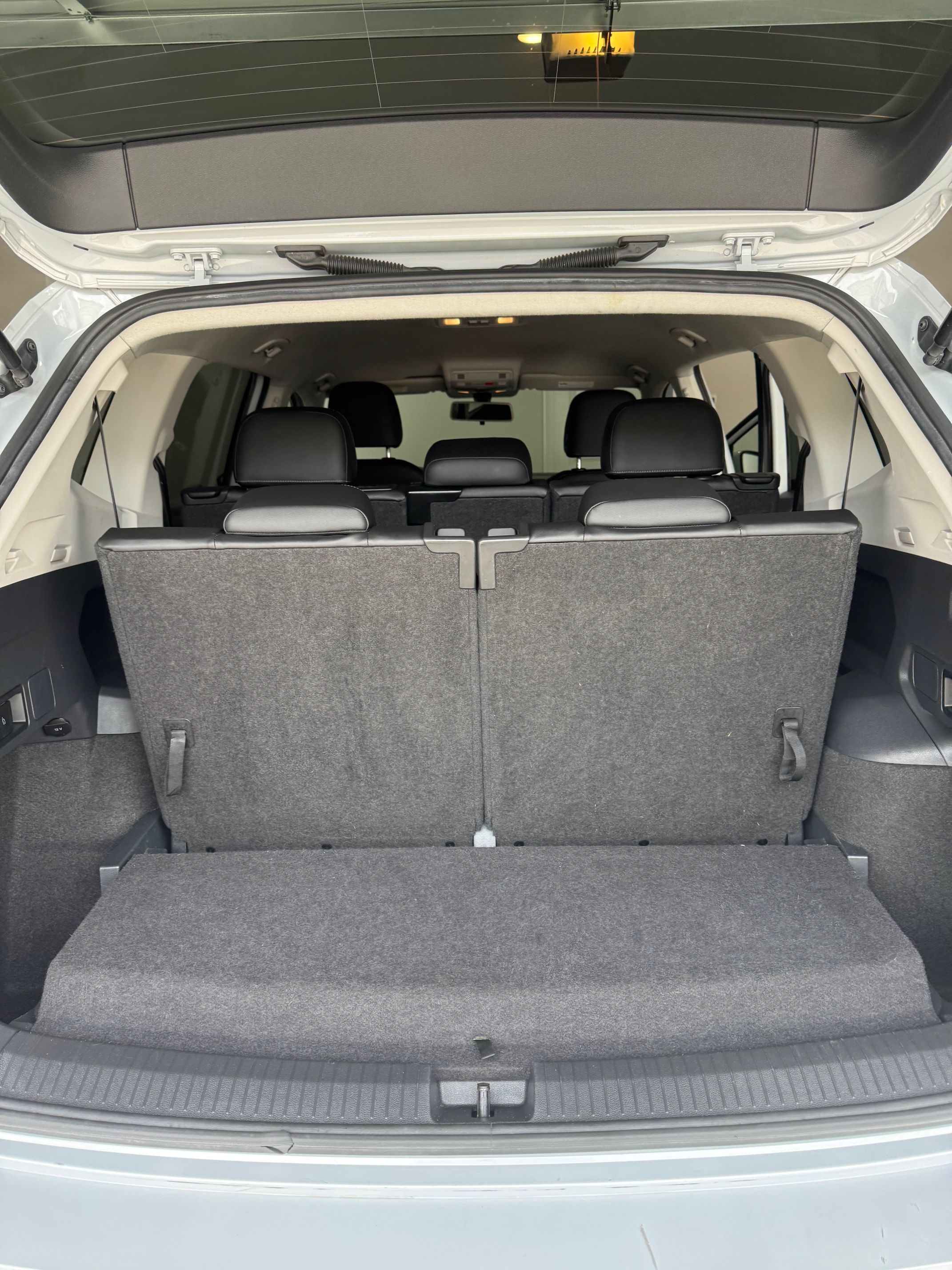 Used 2018 Volkswagen Tiguan SE FWD image 8