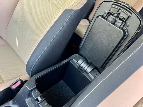 Used 2018 Toyota RAV4 XLE FWD image 12