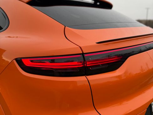 Used 2021 Porsche Cayenne Sport Utility 4D image 11