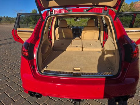 Used 2014 Porsche Cayenne GTS image 26