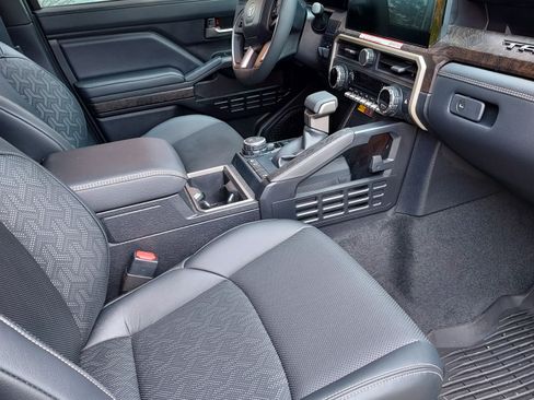 Used 2024 Toyota Tacoma Limited w/ Limited Package (LT) image 6