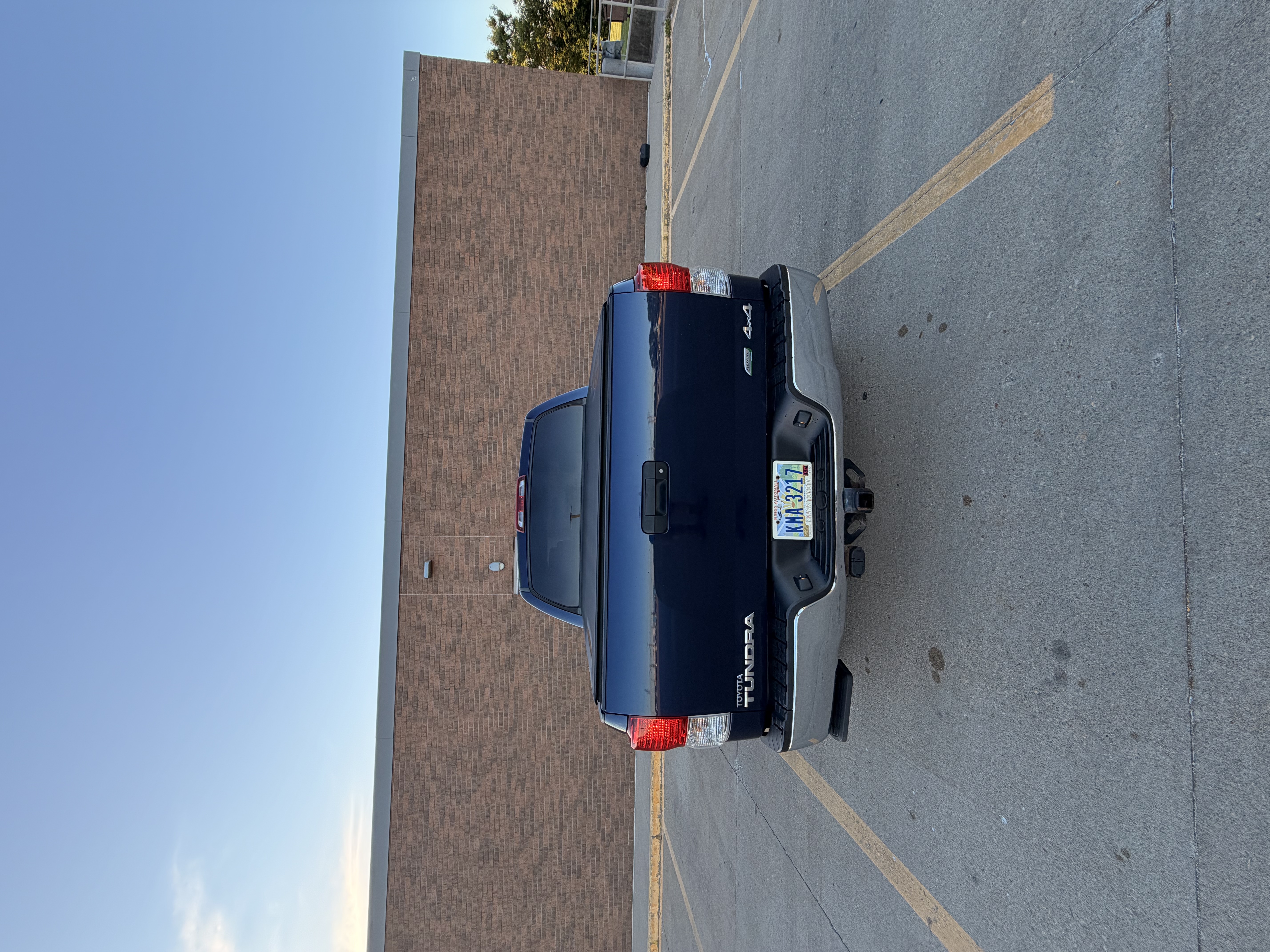Used 2011 Toyota Tundra 4x4 CrewMax w/ SR5 Pkg image 6