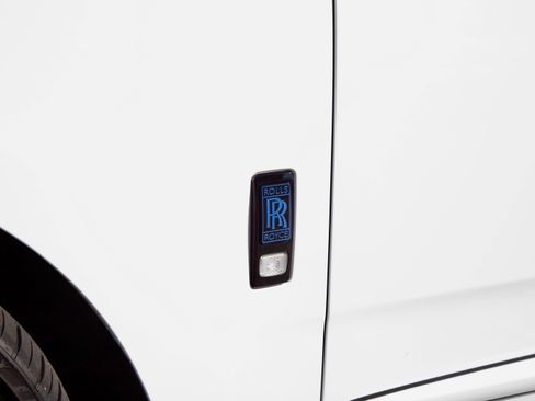 Used 2022 Rolls-Royce Cullinan w/ Technology Package image 27