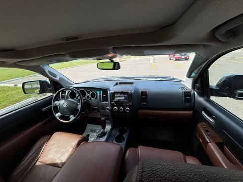 Used 2012 Toyota Tundra Limited w/ Platinum Pkg AWD/4WD image 12