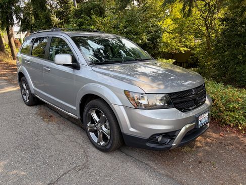 Used 2016 Dodge Journey Crossroad FWD image 1