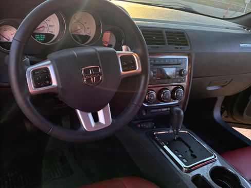 Used 2014 Dodge Challenger SXT image 17