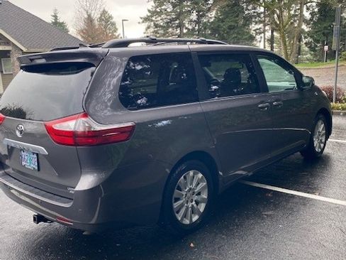 Used 2015 Toyota Sienna Limited image 13