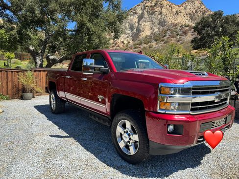 Used 2019 Chevrolet Silverado 2500 High Country w/ Duramax Plus Package AWD/4WD image 2