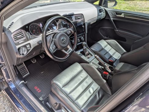 Used 2018 Volkswagen GTI SE w/ SE Leather Package image 6