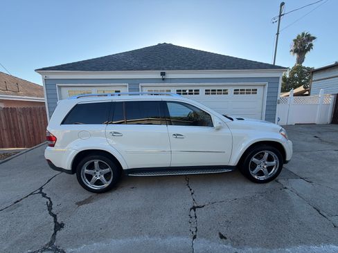 Used 2009 Mercedes-Benz GL 550 4MATIC image 4