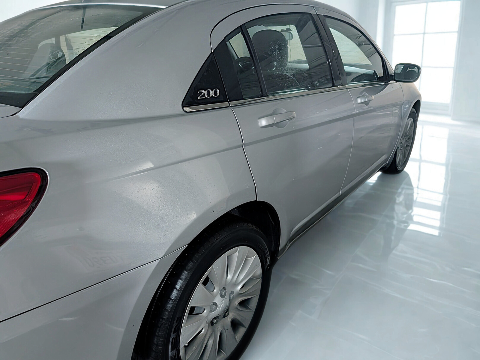 Used 2014 Chrysler 200 LX FWD image 5