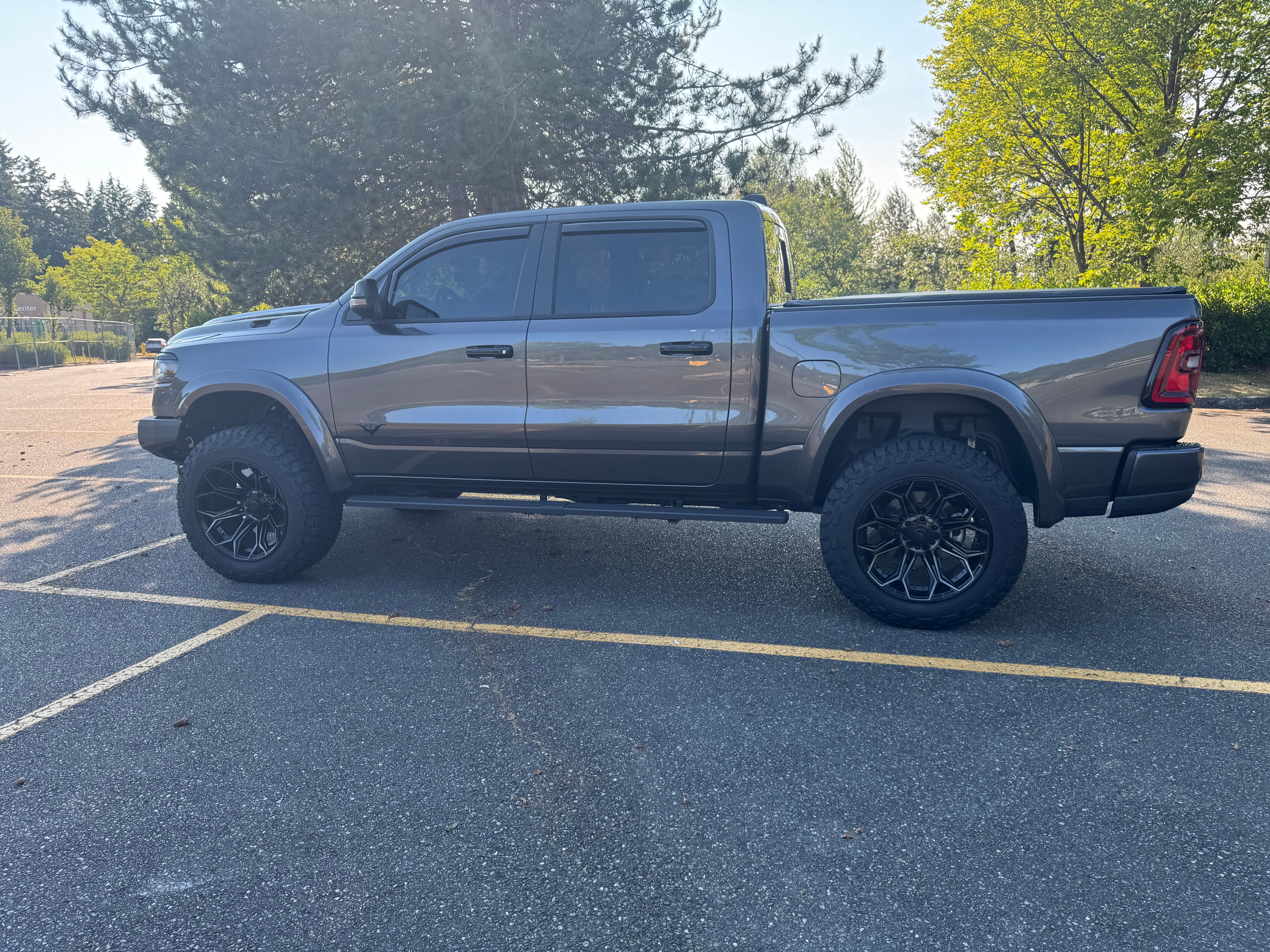 Used 2025 RAM 1500 Big Horn AWD/4WD image 8