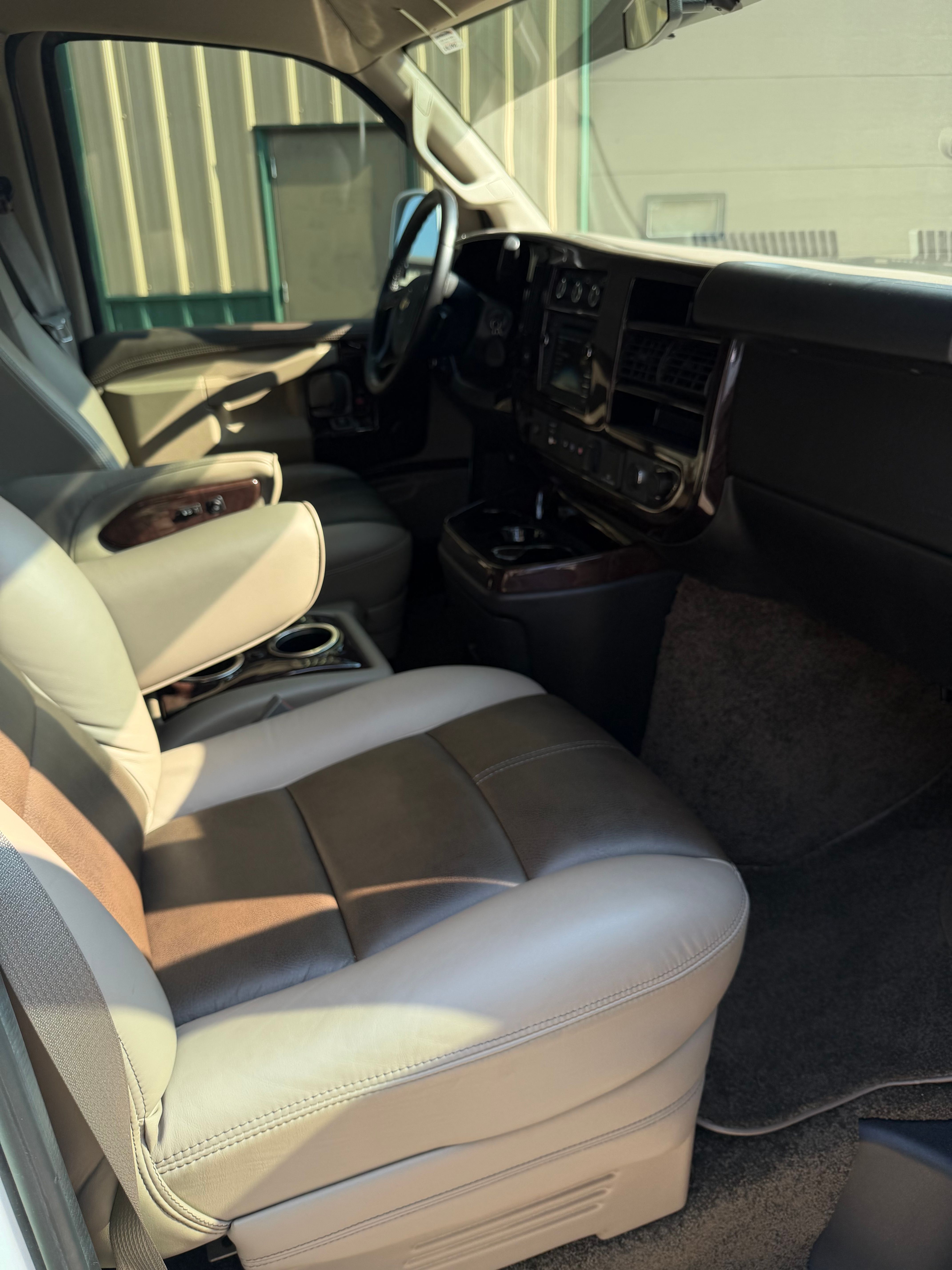 Used 2016 Chevrolet Express 2500 RWD image 12