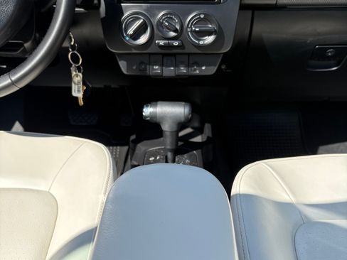 Used 2010 Volkswagen Beetle Final Edition image 29