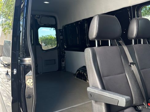 Used 2016 Mercedes-Benz Sprinter 2500 image 12