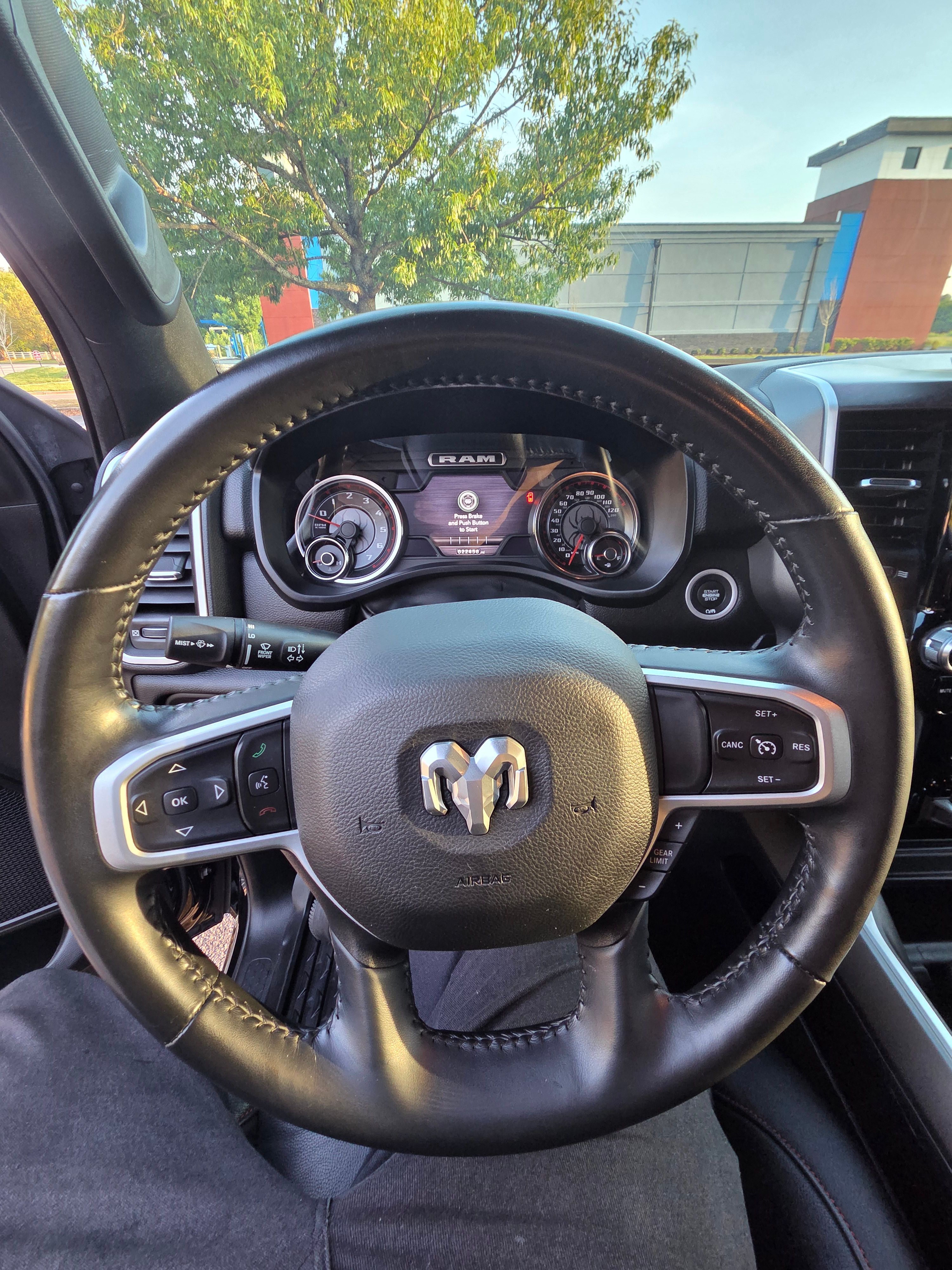 Used 2022 RAM 1500 Big Horn AWD/4WD image 10