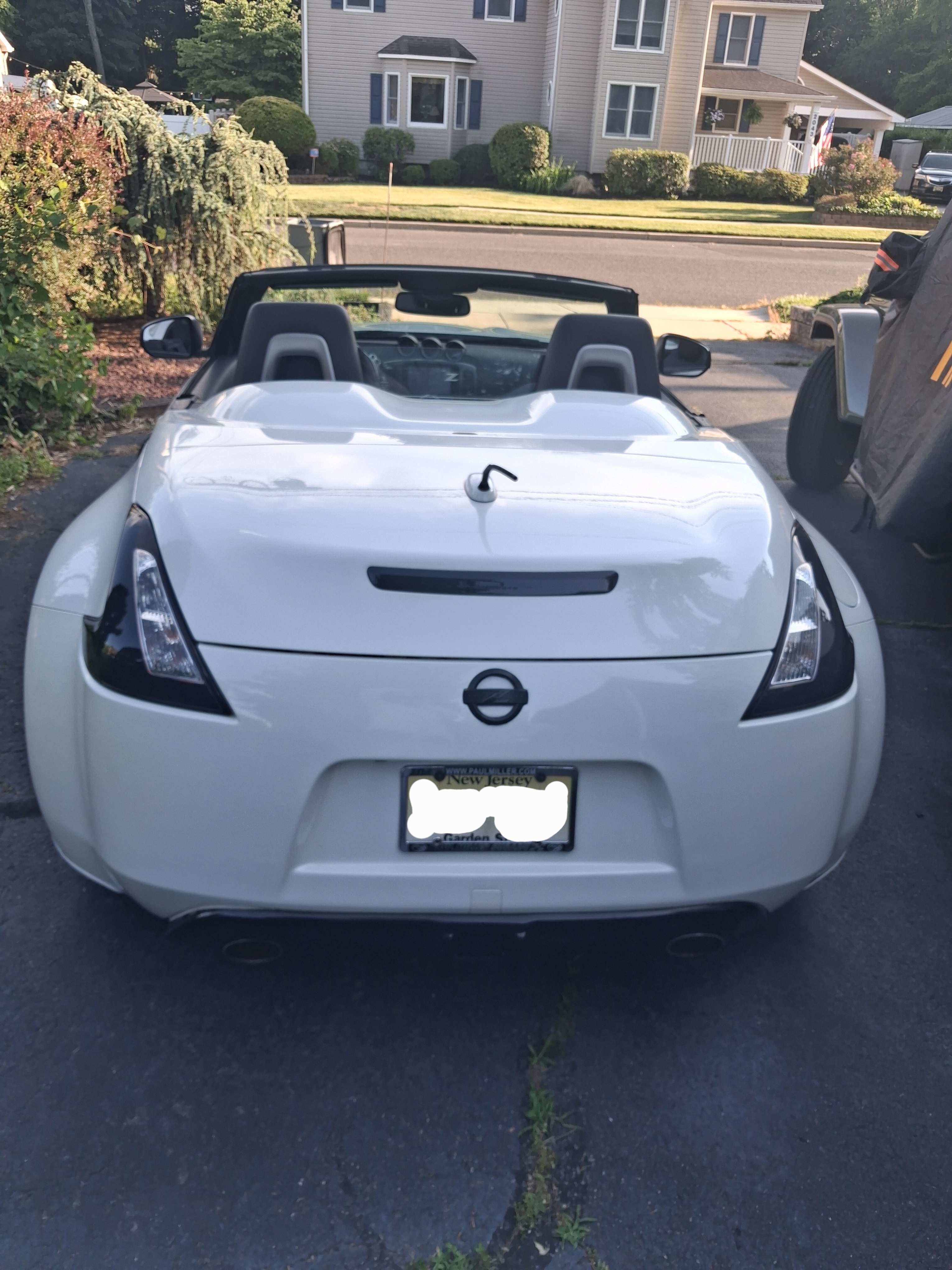 Used 2015 Nissan 370Z Touring Sport RWD image 2