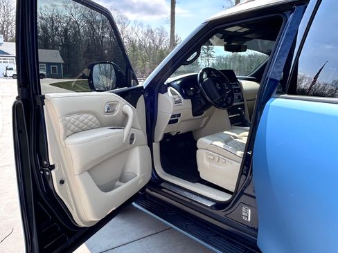 Used 2024 INFINITI QX80 Sensory image 10