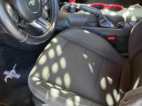 Used 2017 Ford Mustang Coupe RWD image 9