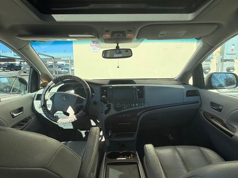 Used 2011 Toyota Sienna XLE image 13